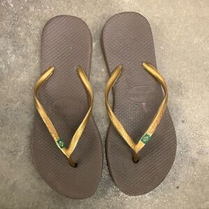 Havaianas classic Brown and Gold Flip Flops